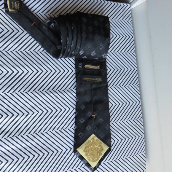 Donald J Trump Signature Collection Black Gray Tie - Picture 1 of 8